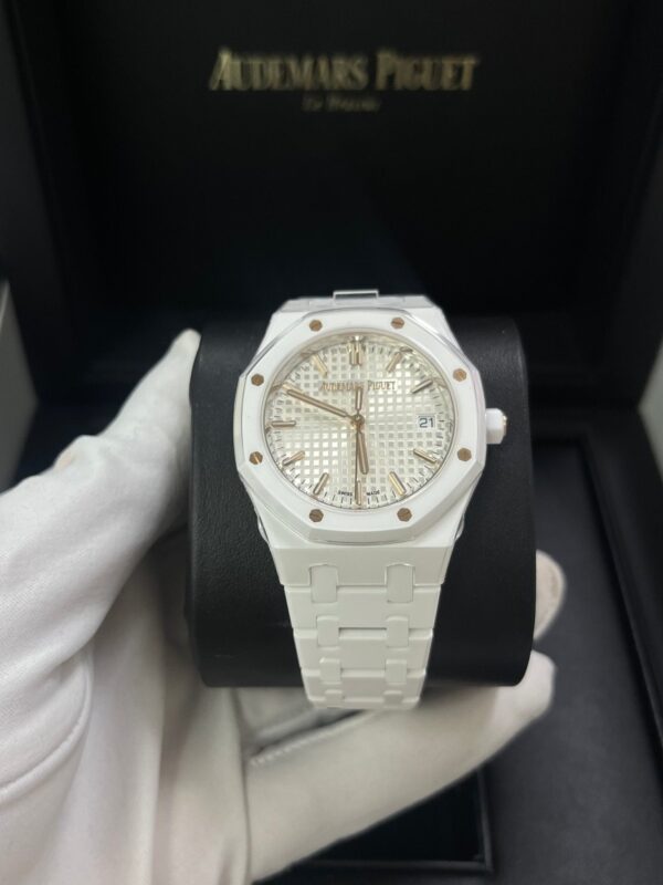 Audemars Piguet Royal Oak Selfwinding White Ceramic 77350CB.OO.1266CB.01 - Image 15