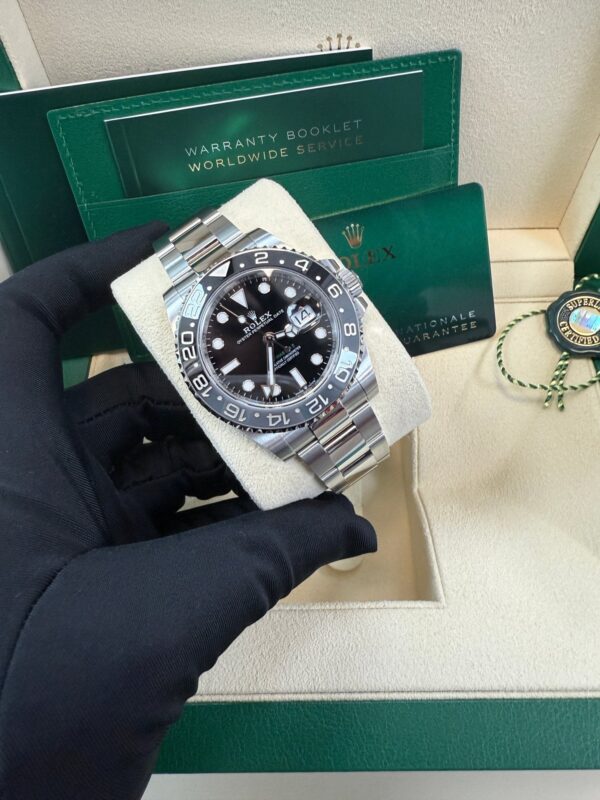 GMT-Master II Black Grey Bezel Oyster Bracelet "Bruce Wayne" 126710GRNR - Image 4