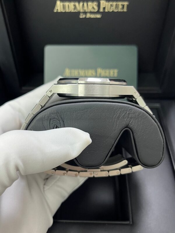 Audemars Piguet Royal Oak Selfwinding Chronograph/ Stainless Steel/ Black Dial/ White Sub-Dials (Ref#26331ST.OO.1220ST.02) - Image 11