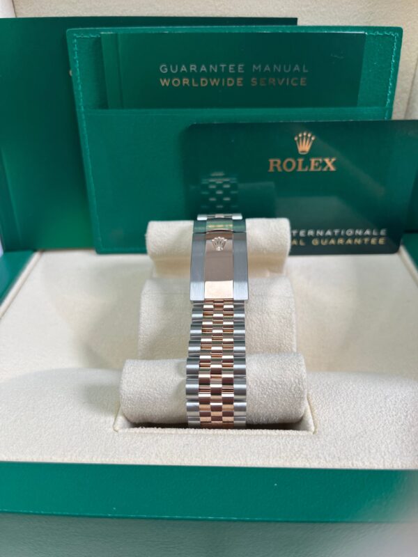 Rolex Datejust 41 Two-Tone Stainless Steel and Rose Gold - Grey Slate Roman Wimbledon - Fluted Bezel - Jubilee Bracelet (Ref#126331) - Image 6