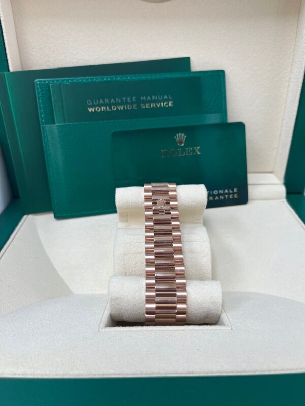 Rolex Day-Date 40 Rose Gold Green Roman Dial - Fluted Bezel (Ref#228235) - Image 7
