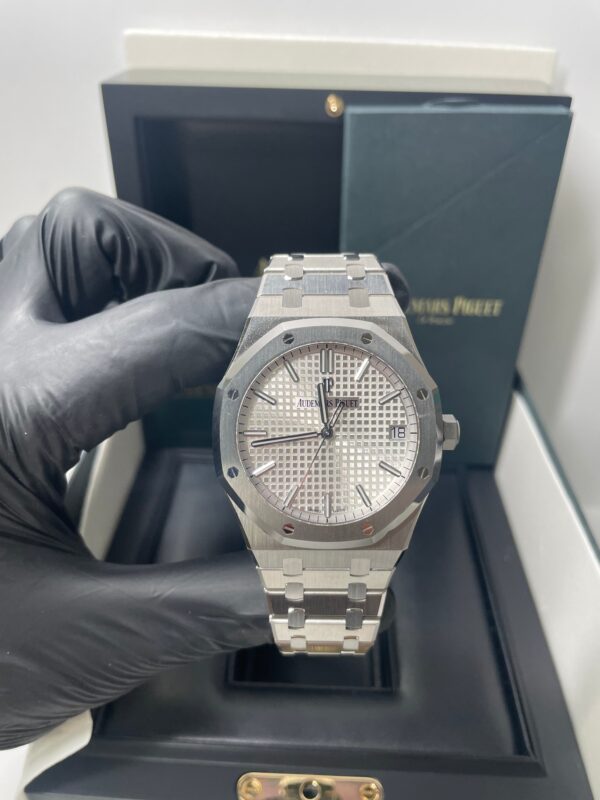 Audemars Piguet Royal Oak Selfwinding/ Stainless Steel/ Silver Dial (Ref#15500ST.OO.1220ST.04) - Image 2