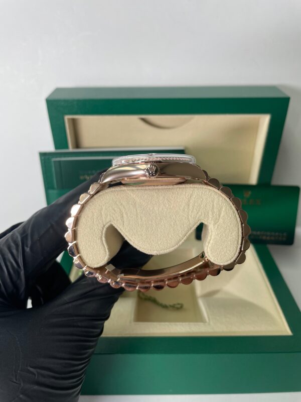 Rolex Everose Gold Day-Date 36 Watch - Fluted Bezel - Brown Ombre´ Diamond Dial - President Bracelet (Ref# 128235) - Image 4
