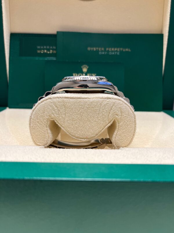 Rolex White Gold Day-Date 36 Watch - Fluted Bezel - Blue Ombre´ Diamond Dial - President Bracelet (Ref # 128239) - Image 5