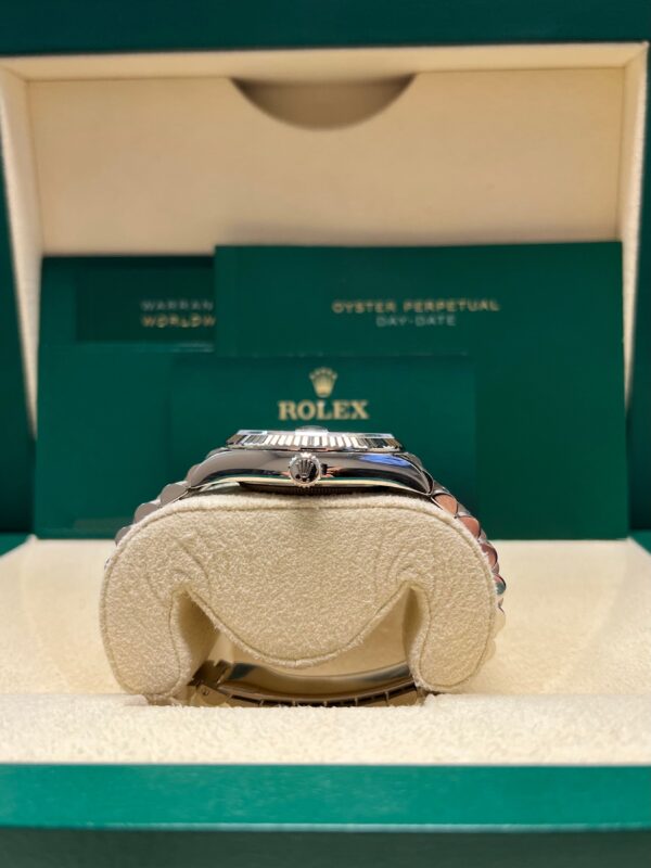 Rolex White Gold Day-Date 36 Watch - Fluted Bezel - Blue Ombre´ Diamond Dial - President Bracelet (Ref # 128239) - Image 4