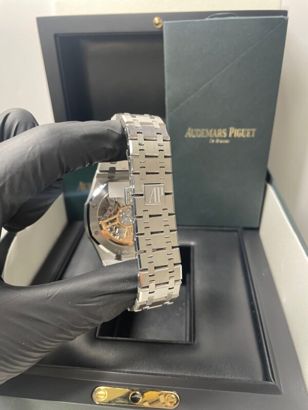 Audemars Piguet Royal Oak Selfwinding/ Stainless Steel/ Silver Dial (Ref#15500ST.OO.1220ST.04) - Image 8