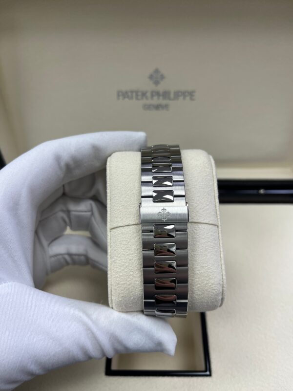 Patek Philippe Nautilus Green Dial Ref # 5711/1300A-001 - Image 3