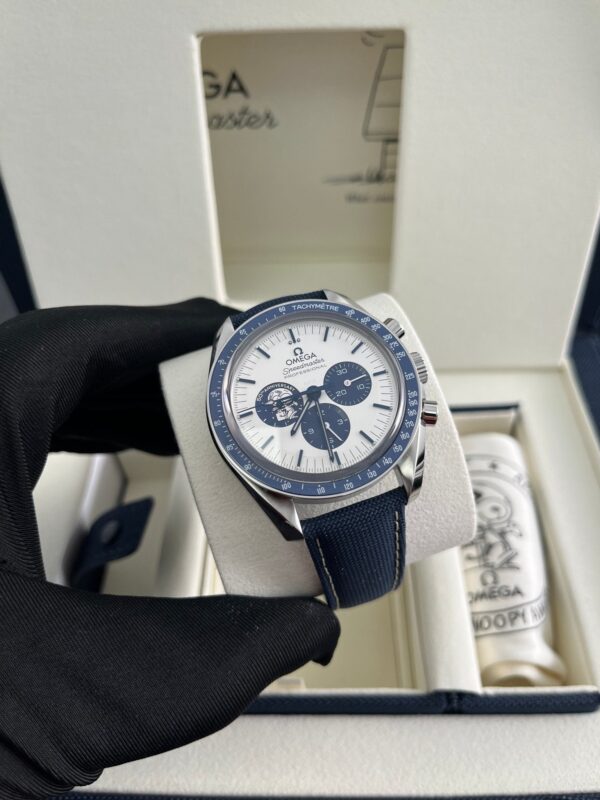Omega Speedmaster 'Silver Snoopy Award' 310.32.42.50.02.001 - Image 5