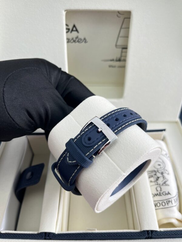 Omega Speedmaster 'Silver Snoopy Award' 310.32.42.50.02.001 - Image 10