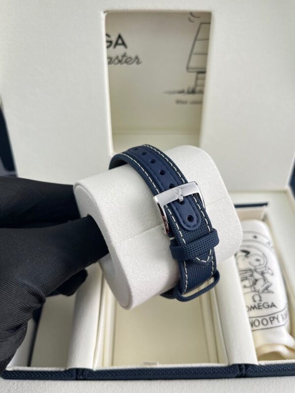 Omega Speedmaster 'Silver Snoopy Award' 310.32.42.50.02.001 - Image 7