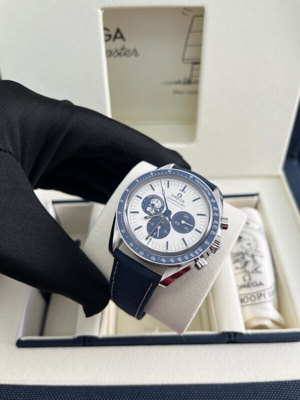 Omega Speedmaster 'Silver Snoopy Award' 310.32.42.50.02.001 - Image 9