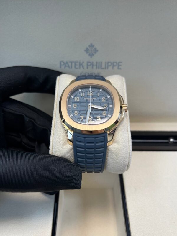 Patek Philippe Aquanaut 18K Rose Gold Opaline-blue Dial 38.8 mm 5269R-001 - Image 6