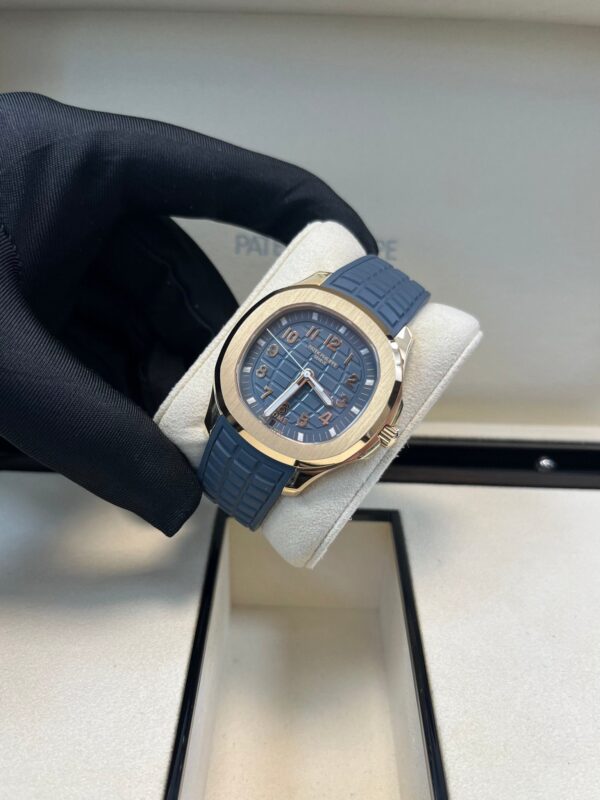 Patek Philippe Aquanaut 18K Rose Gold Opaline-blue Dial 38.8 mm 5269R-001 - Image 3