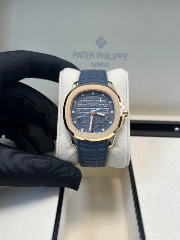 Patek Philippe Aquanaut 18K Rose Gold Opaline-blue Dial 38.8 mm 5269R-001 - Image 16