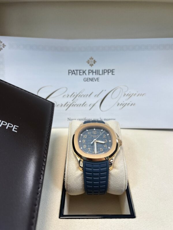 Patek Philippe Aquanaut 18K Rose Gold Opaline-blue Dial 38.8 mm 5269R-001 - Image 9