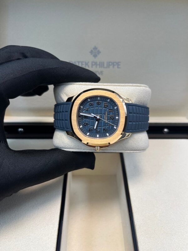 Patek Philippe Aquanaut 18K Rose Gold Opaline-blue Dial 38.8 mm 5269R-001 - Image 7