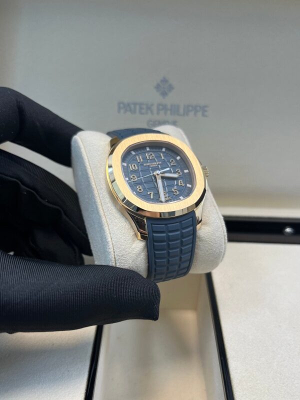 Patek Philippe Aquanaut 18K Rose Gold Opaline-blue Dial 38.8 mm 5269R-001 - Image 2