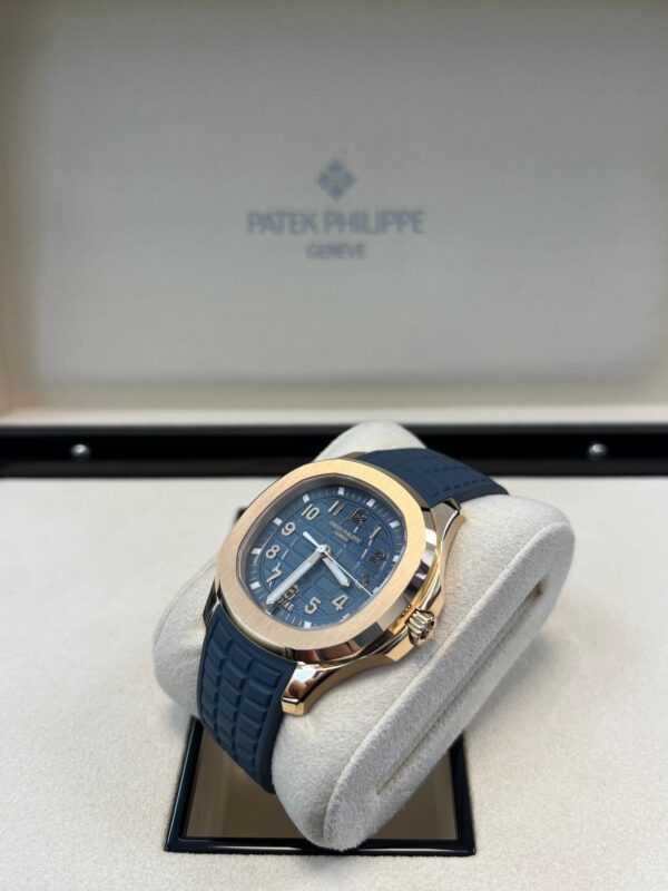 Patek Philippe Aquanaut 18K Rose Gold Opaline-blue Dial 38.8 mm 5269R-001 - Image 15