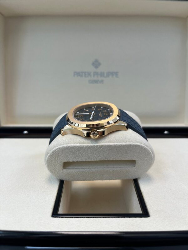 Patek Philippe Aquanaut 18K Rose Gold Opaline-blue Dial 38.8 mm 5269R-001 - Image 12