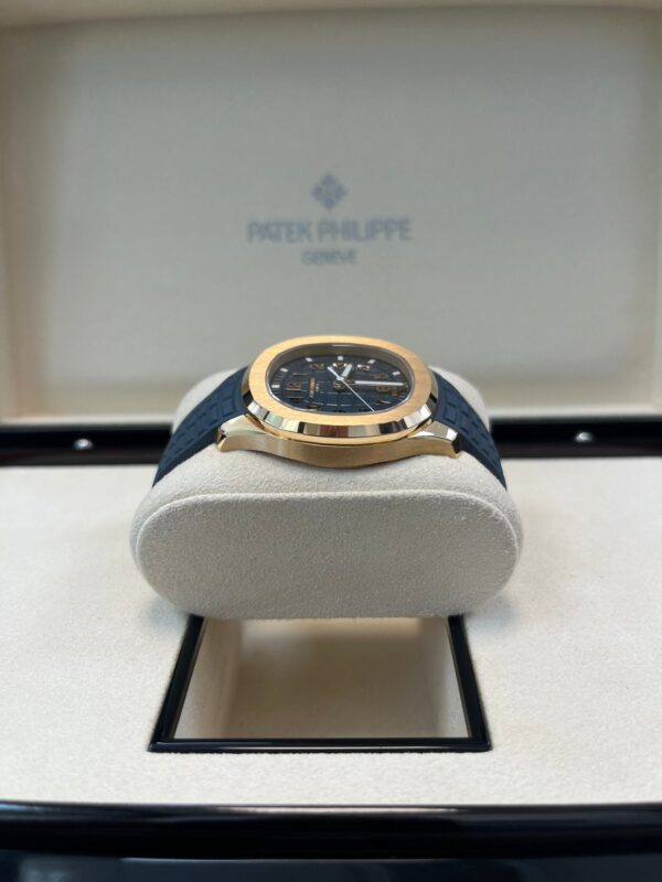 Patek Philippe Aquanaut 18K Rose Gold Opaline-blue Dial 38.8 mm 5269R-001 - Image 11
