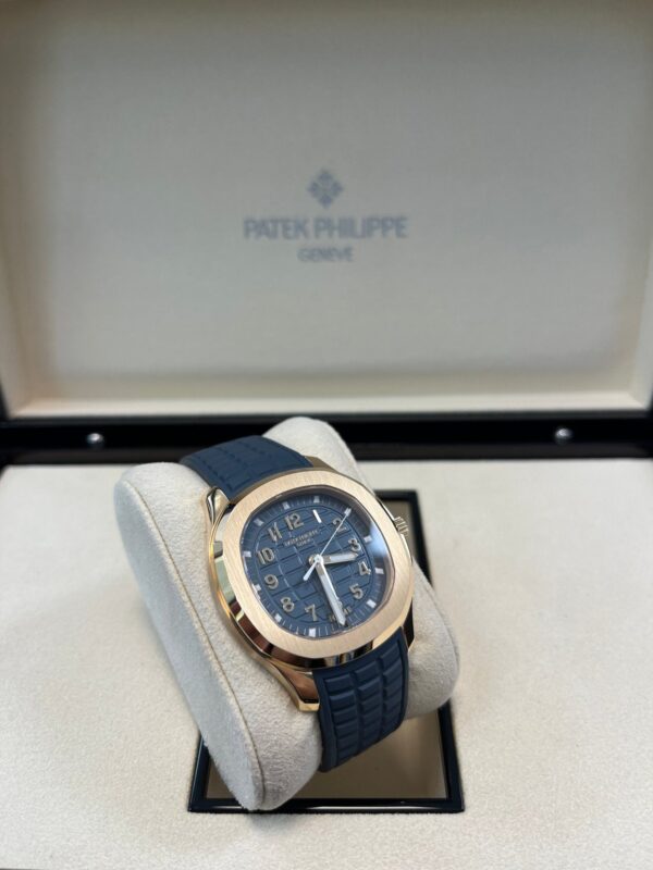 Patek Philippe Aquanaut 18K Rose Gold Opaline-blue Dial 38.8 mm 5269R-001 - Image 14