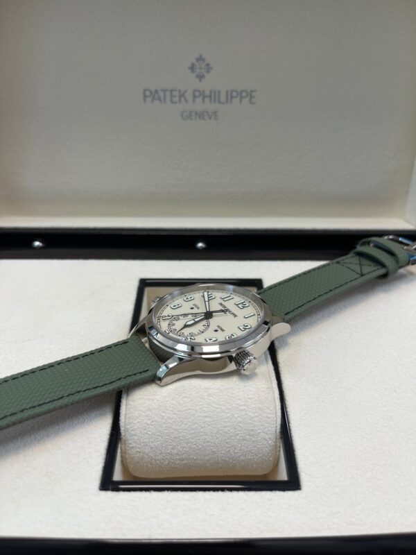 Patek Philippe Calatrava Pilot Travel Time 5524G-010 - Image 5