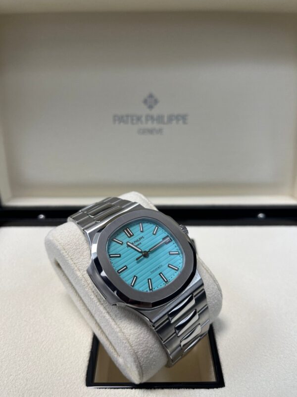 Patek Philippe Nautilus "Tiffany & Co." Blue Dial 5711/1A-018 - Image 4