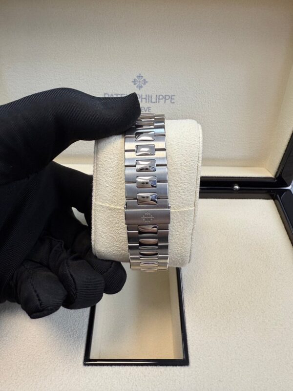 Patek Philippe Nautilus Annual Calendar 5726/1A-001 - Image 9