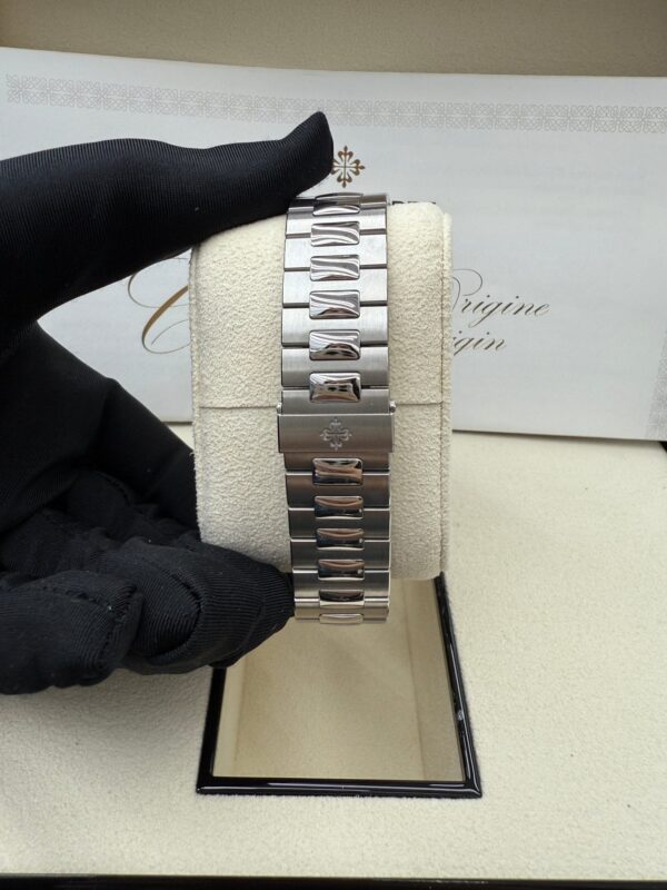 Patek Philippe Nautilus Annual Calendar Stainless Steel with Blue Dial/ Moon Phase (Ref#5726/1A-014) - Image 5