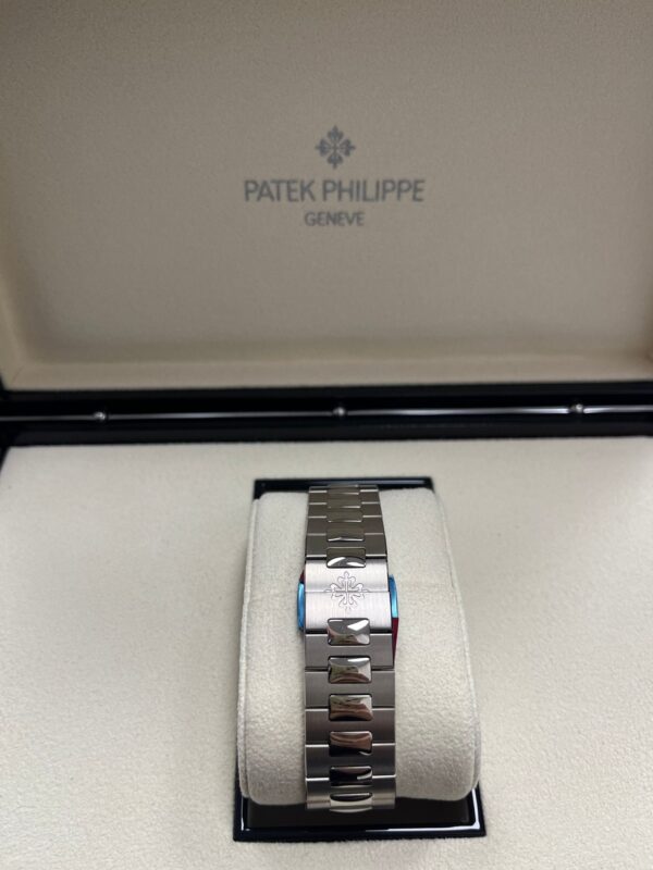 Patek Philippe Nautilus Blue Dial White Gold 5811/1G-001 - Image 6