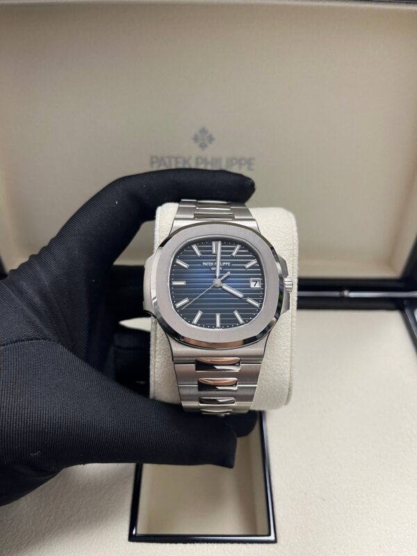 Patek Philippe Nautilus Blue Dial White Gold 5811/1G-001 - Image 3