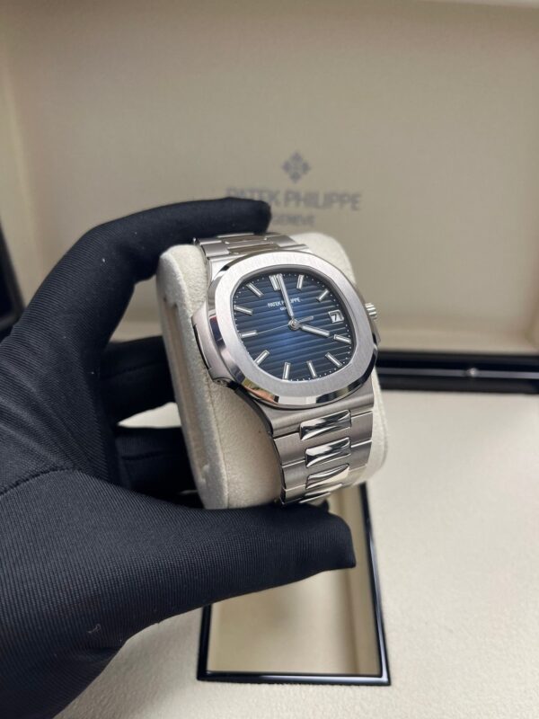 Patek Philippe Nautilus Blue Dial White Gold 5811/1G-001 - Image 4