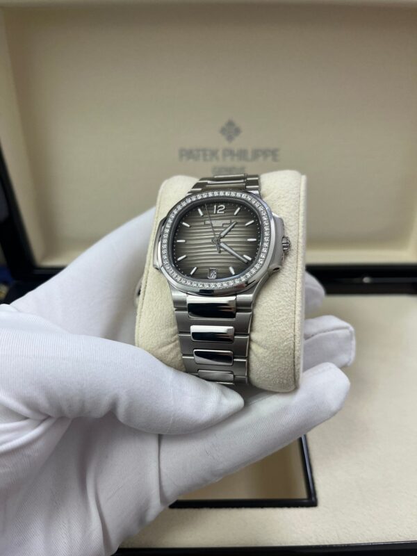Patek Philippe Nautilus Ladies 35.2mm 7118/1200A-011 - Image 7