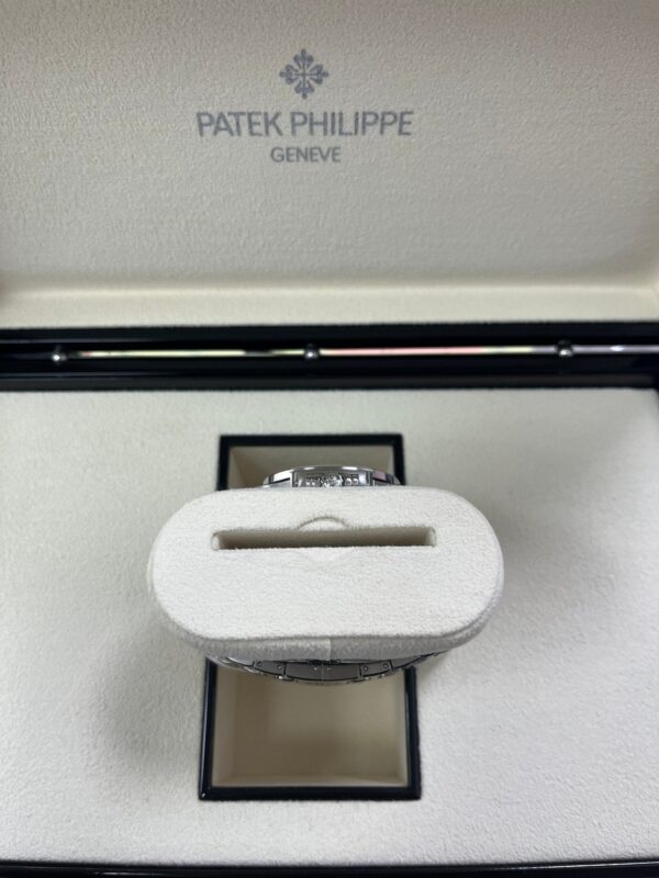 Patek Philippe Nautilus Ladies 35.2mm 7118/1200A-011 - Image 14
