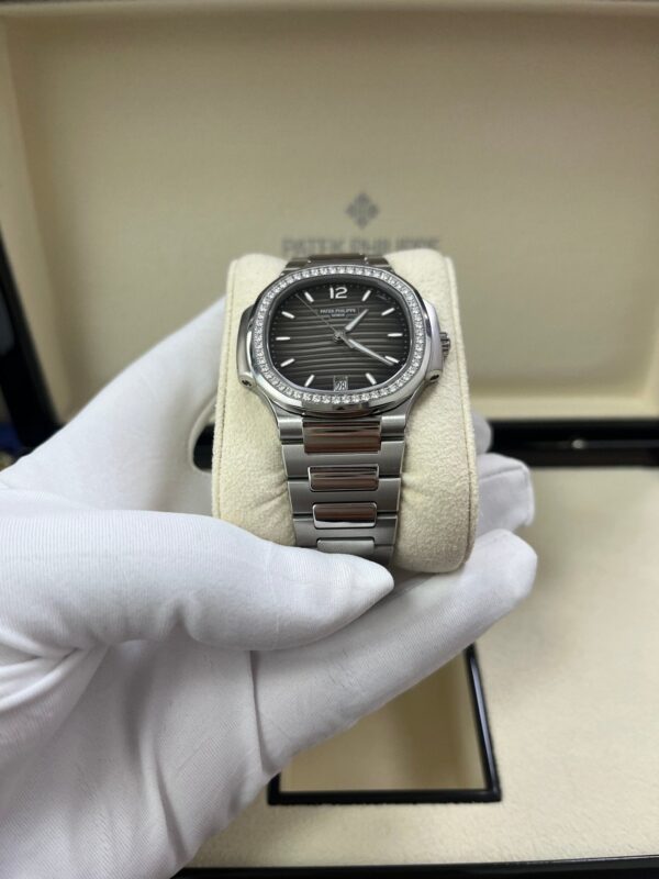 Patek Philippe Nautilus Ladies 35.2mm 7118/1200A-011 - Image 9