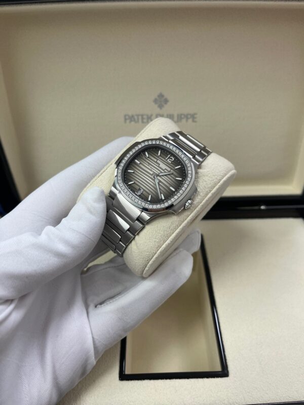 Patek Philippe Nautilus Ladies 35.2mm 7118/1200A-011 - Image 17