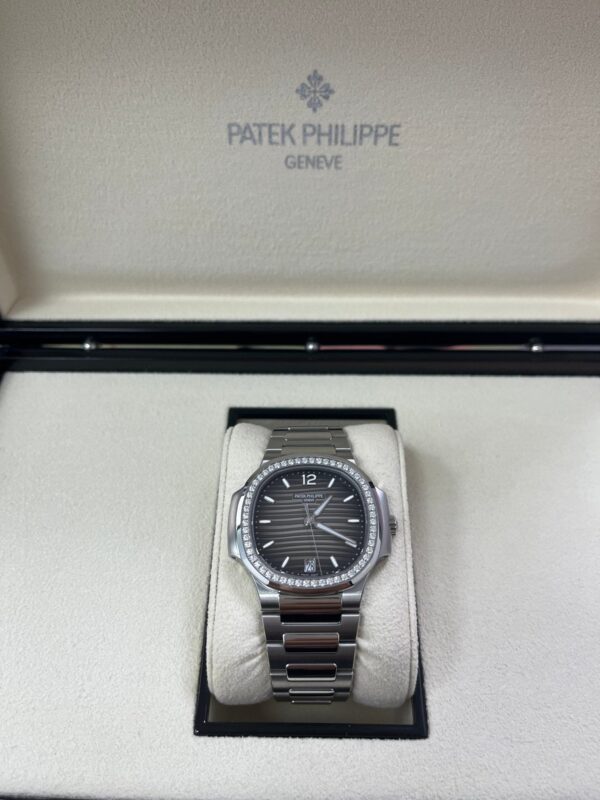 Patek Philippe Nautilus Ladies 35.2mm 7118/1200A-011 - Image 12