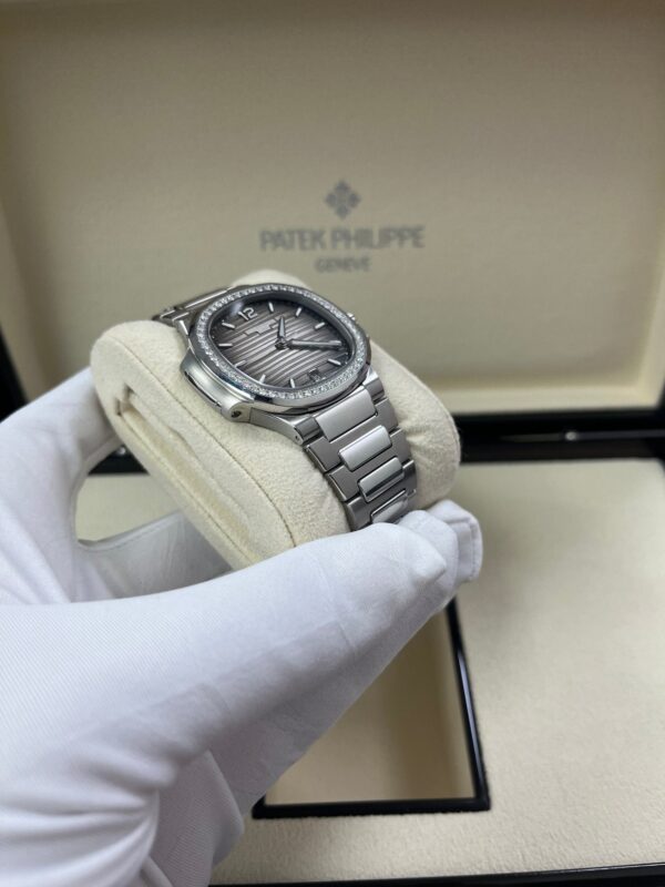 Patek Philippe Nautilus Ladies 35.2mm 7118/1200A-011 - Image 18