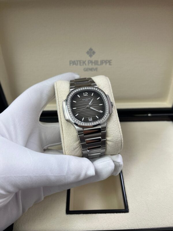 Patek Philippe Nautilus Ladies 35.2mm 7118/1200A-011 - Image 2