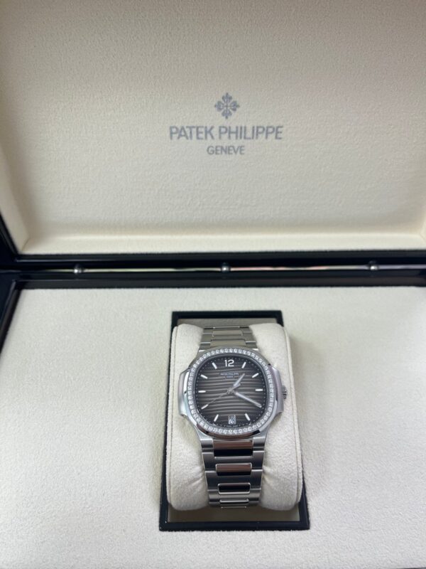 Patek Philippe Nautilus Ladies 35.2mm 7118/1200A-011 - Image 16