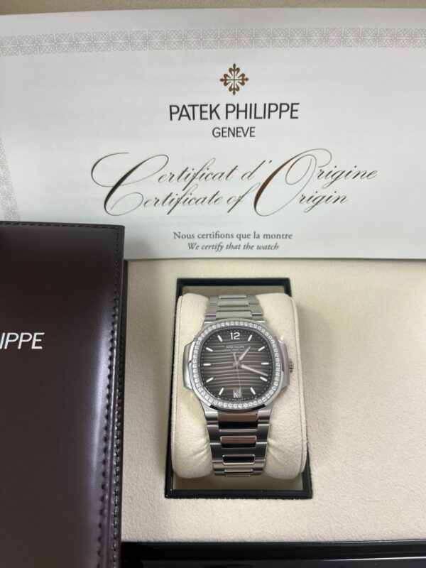 Patek Philippe Nautilus Ladies 35.2mm 7118/1200A-011 - Image 11