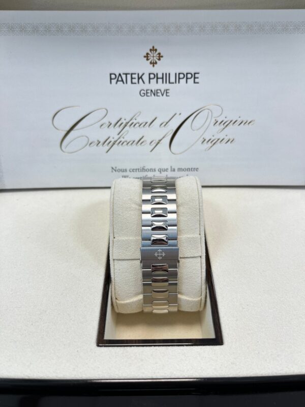 Patek Philippe Nautilus Platinum Blue Sapphire 5711/111P-001 - Image 4