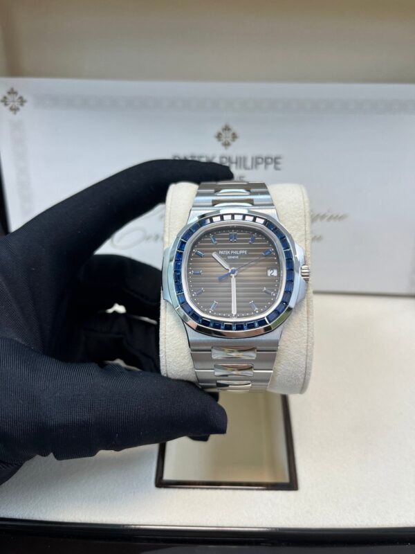 Patek Philippe Nautilus Platinum Blue Sapphire 5711/111P-001 - Image 2