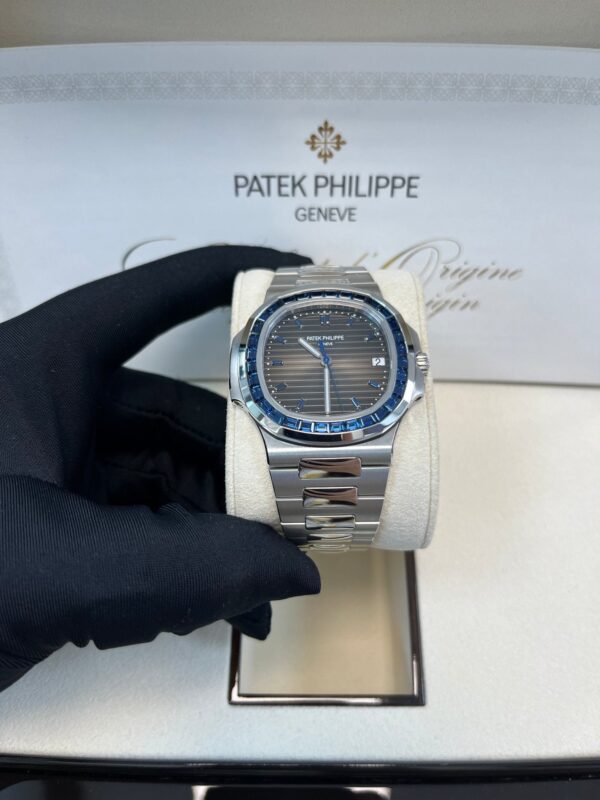 Patek Philippe Nautilus Platinum Blue Sapphire 5711/111P-001 - Image 16