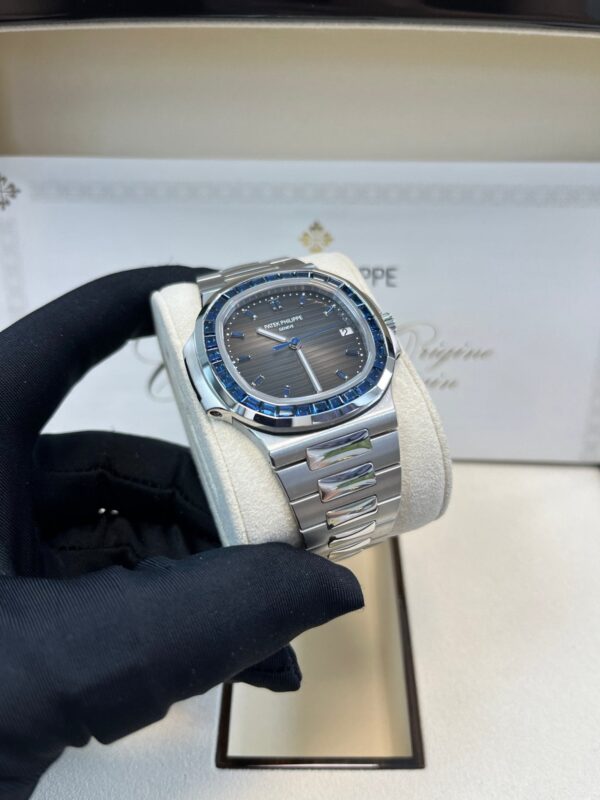 Patek Philippe Nautilus Platinum Blue Sapphire 5711/111P-001 - Image 18
