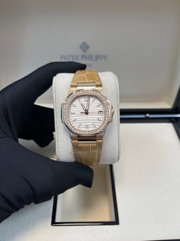 Patek Philippe Nautilus Rose Gold Nautilus Quartz 32mm 7010R-011 - Image 4