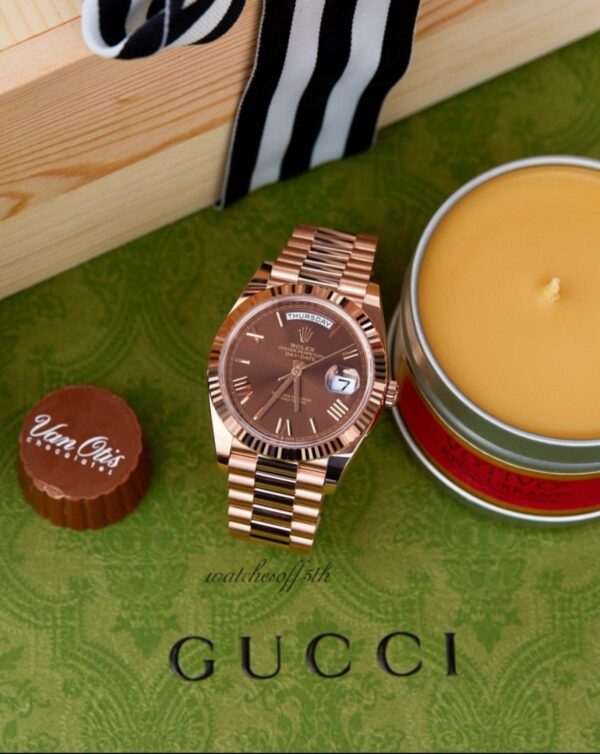 Rolex Day-Date 40 Rose Gold w/ Chocolate Roman Dial & Fluted Bezel (Ref# 228235) - Image 9