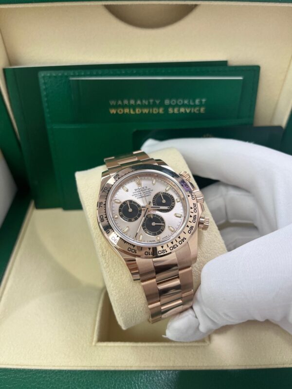Rolex Daytona 40mm/ 18k Rose Gold/ Sundust Index Cosmograph Dial/ Black Sub-dials (Ref# 116505) - Image 4