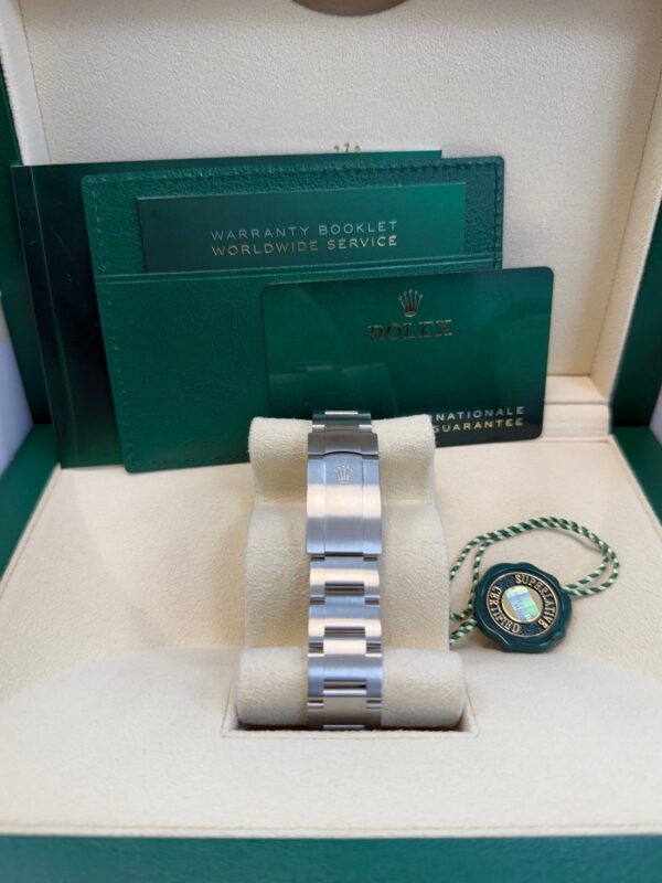 Rolex Oyster Perpetual 41 Stainless Steel - Green Index Dial - Oyster Bracelet (Ref# 124300) - Image 13