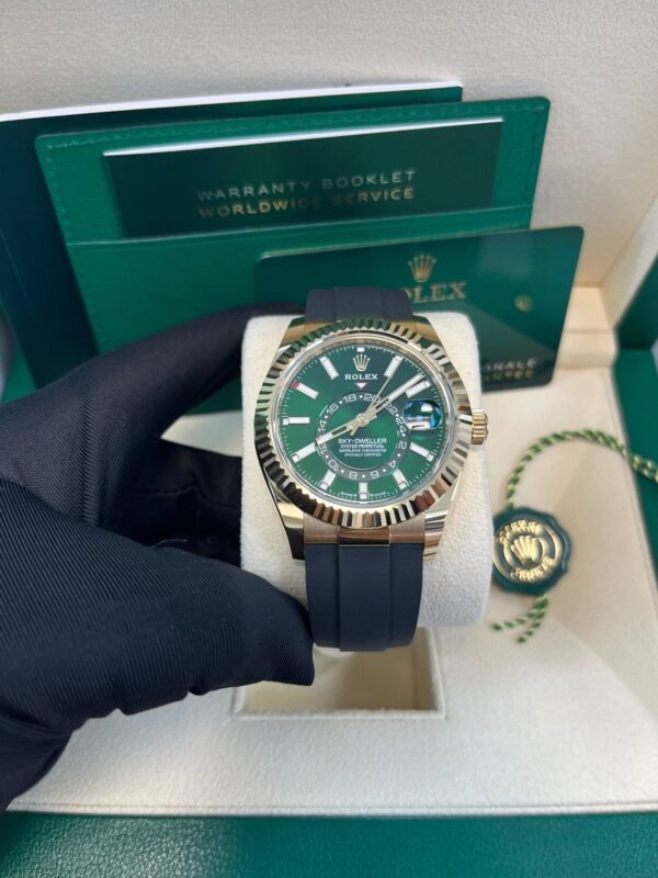 Rolex Sky-Dweller New Release 2025 Sky-Dweller 336238 Yellow Gold Bright Green Dial Oysterflex - Image 4